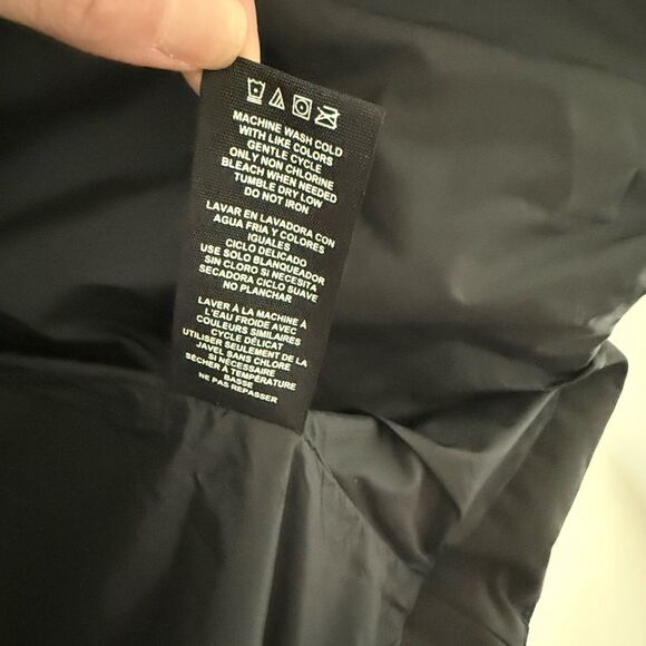 UGG Men's Nathaniel Waterproof Down Vest in Black - Size XL - Picture 8 of 8